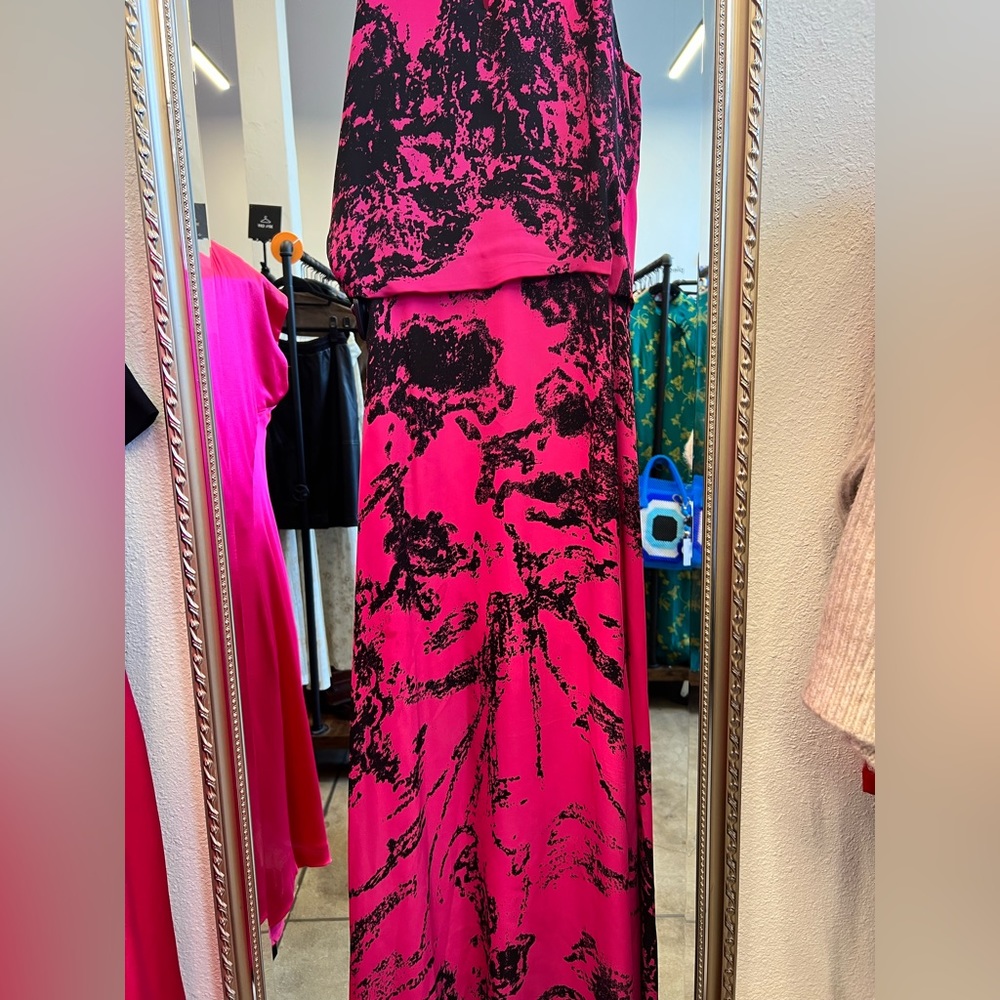 Halston Heritage pink & black drama! Perfect for a fun night out or a birthday!